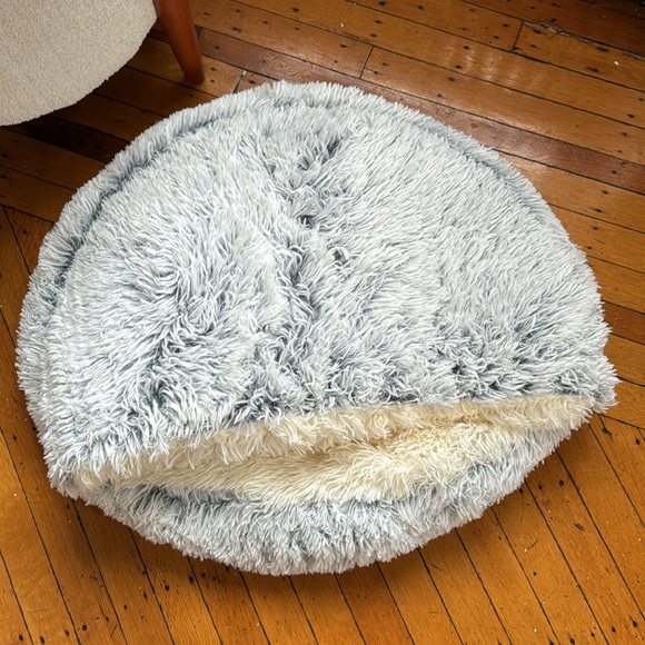 Brand new olvys cozy cocoon pet bed medium - Picture 3 of 4